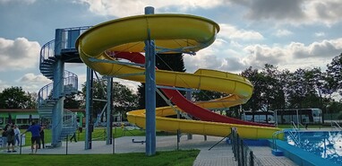 nový tobogán a skluzavka kamikadze
