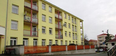 Stav před výměnou - pohled na budovu od Zdravotního střediska v Obchodní ulici