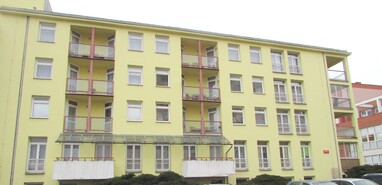Stav před výměnou - pohled na budovu ze Školní ulice