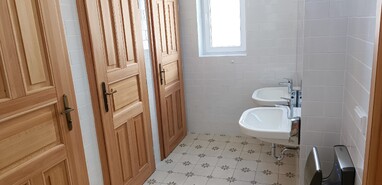 dívčí wc