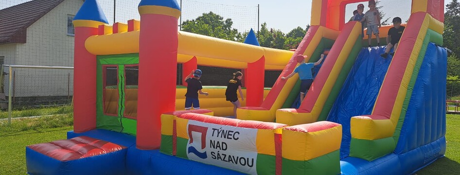 Skákací hrad pro dětské akce v Týnci nad Sázavou a jeho místních částech